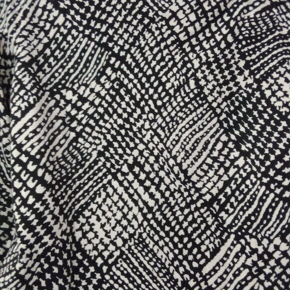 Talbots Black White Abstract Print Sweater Medium Petite - Picture 6 of 7